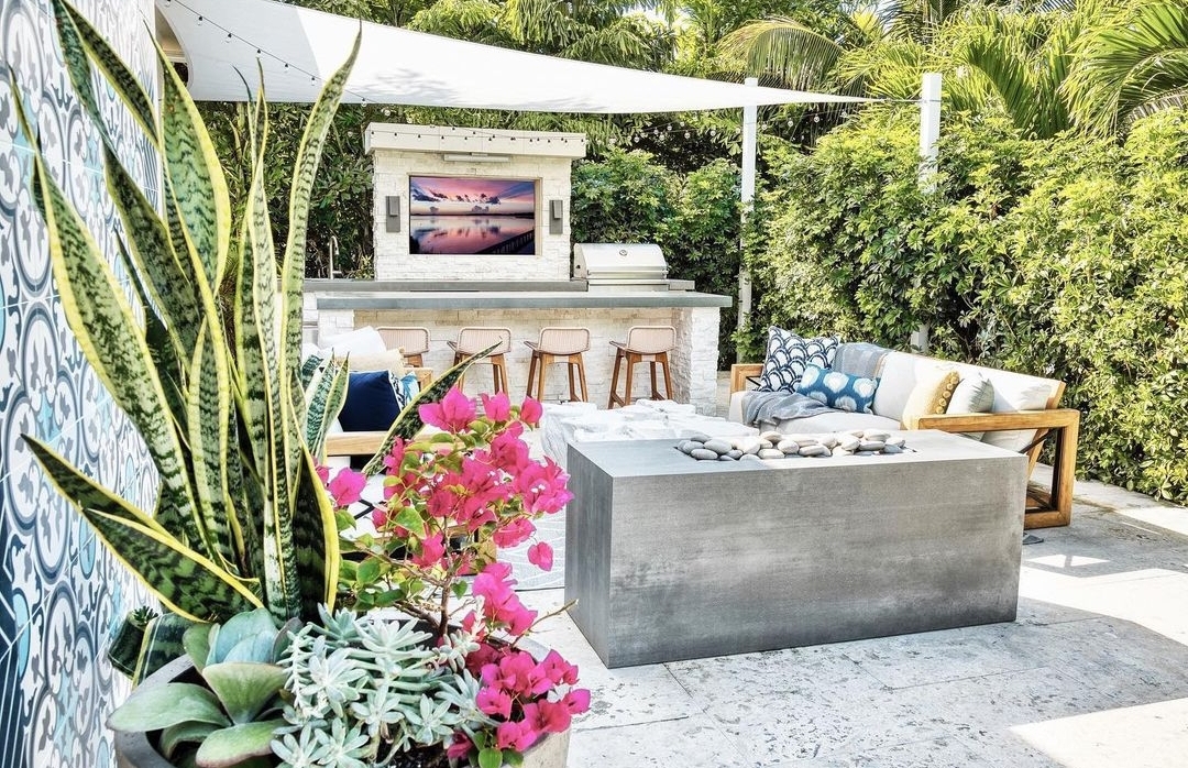 Modern outdoor kitchen combining different countertop materials for a bold look