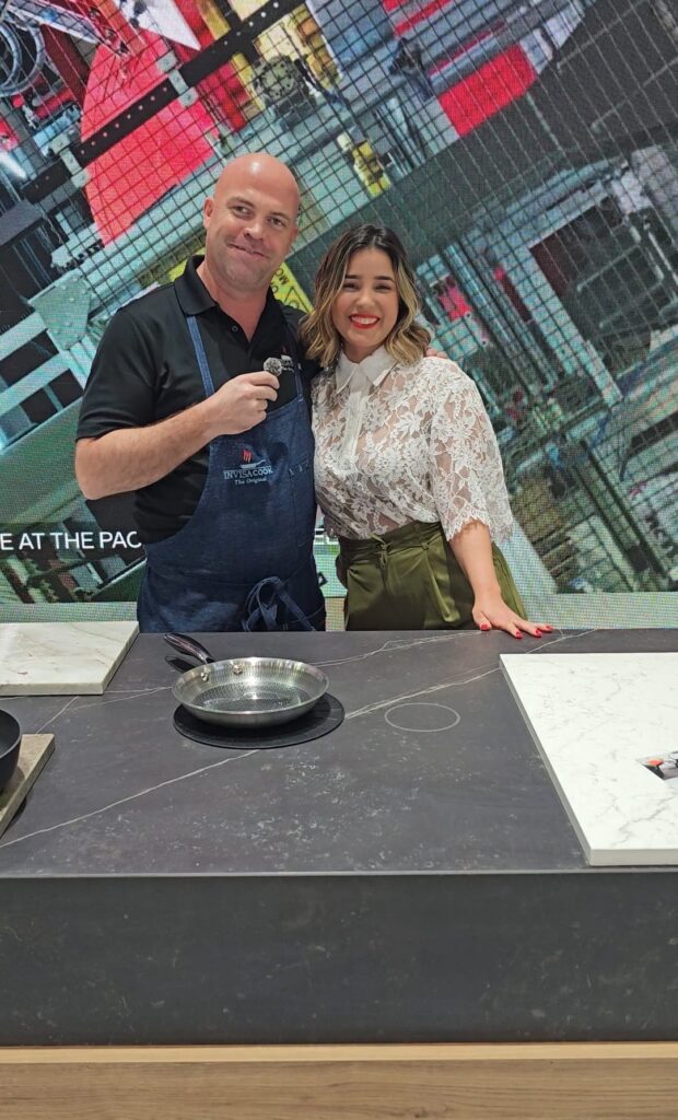 Lais Luz and the CEO of Invisacook during KBIS show.