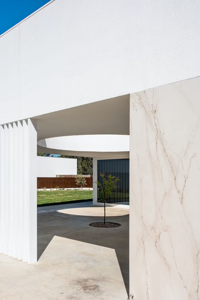 High-end coastal house with a salt-proof Dekton wall covering installed near Longboat Key.